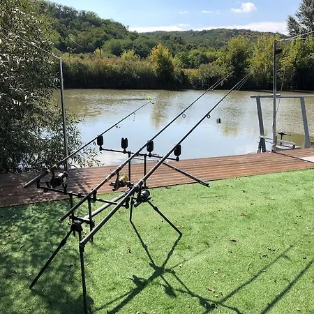 Holiday home Domeglamping At Fishinglake *