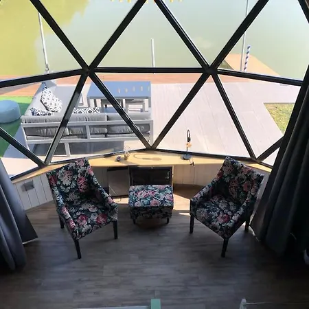 Domeglamping At Fishinglake Vakantiehuis *