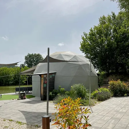 Domeglamping At Fishinglake Vakantiehuis