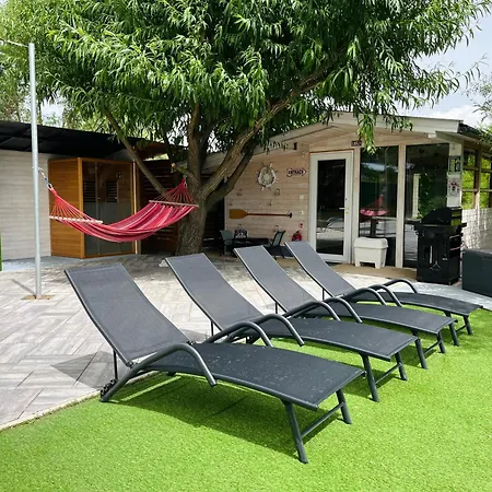 بيت للعطل Domeglamping At Fishinglake Ságvár