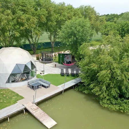 Domeglamping At Fishinglake Vakantiehuis Ságvár
