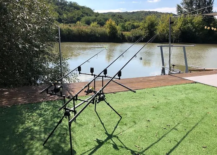 بيت للعطل Domeglamping At Fishinglake *