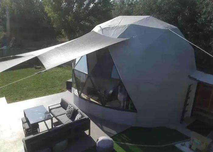 Case de vacanță Domeglamping At Fishinglake