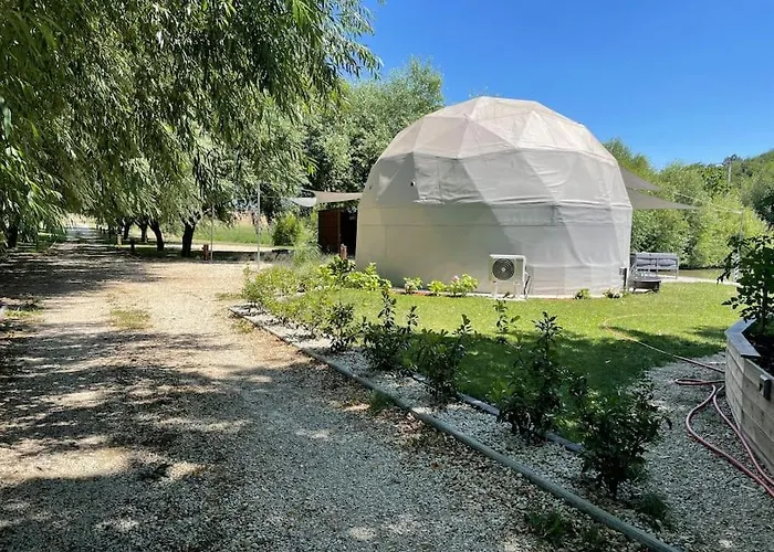 بيت للعطل Domeglamping At Fishinglake Ságvár