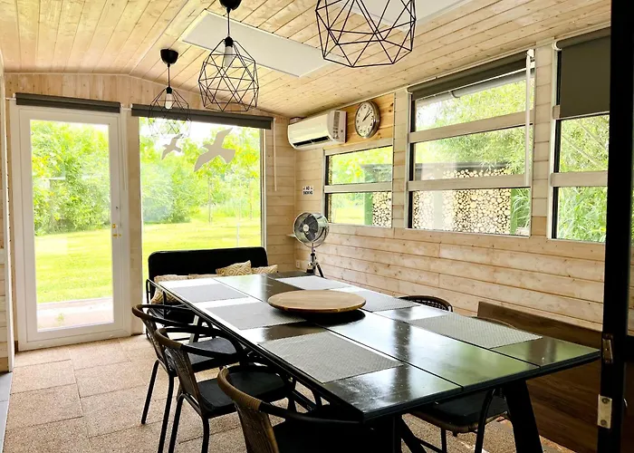 بيت للعطل Domeglamping At Fishinglake Ságvár