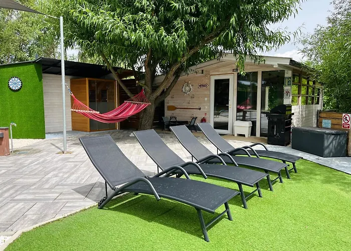 بيت للعطل Domeglamping At Fishinglake Ságvár