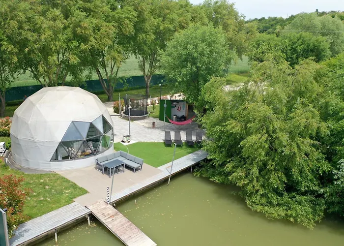 Domeglamping At Fishinglake بيت للعطل Ságvár